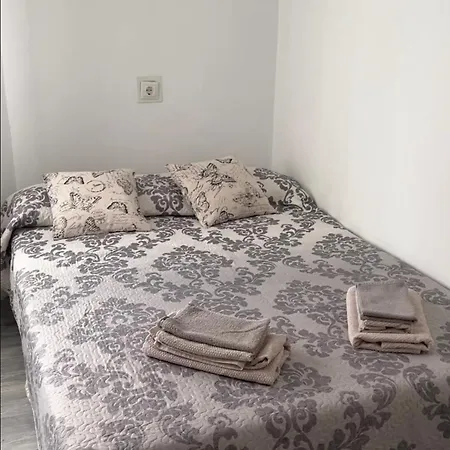 Lucy Lu アパート *